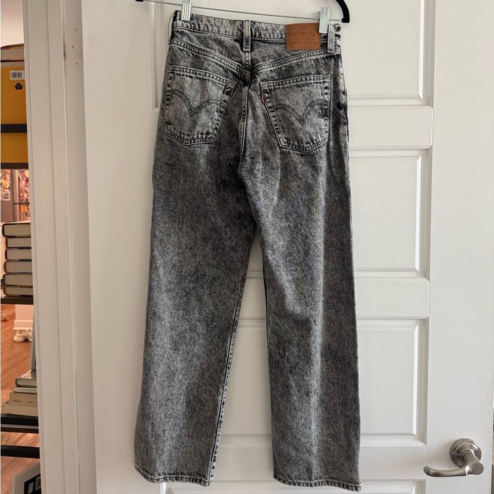 Women's Gray Acid Wash Levi’s Jeans - Picture 6 of 7